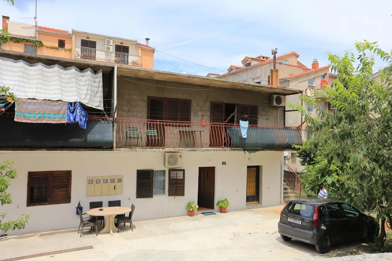 Rooms With A Parking Space Split - 17766