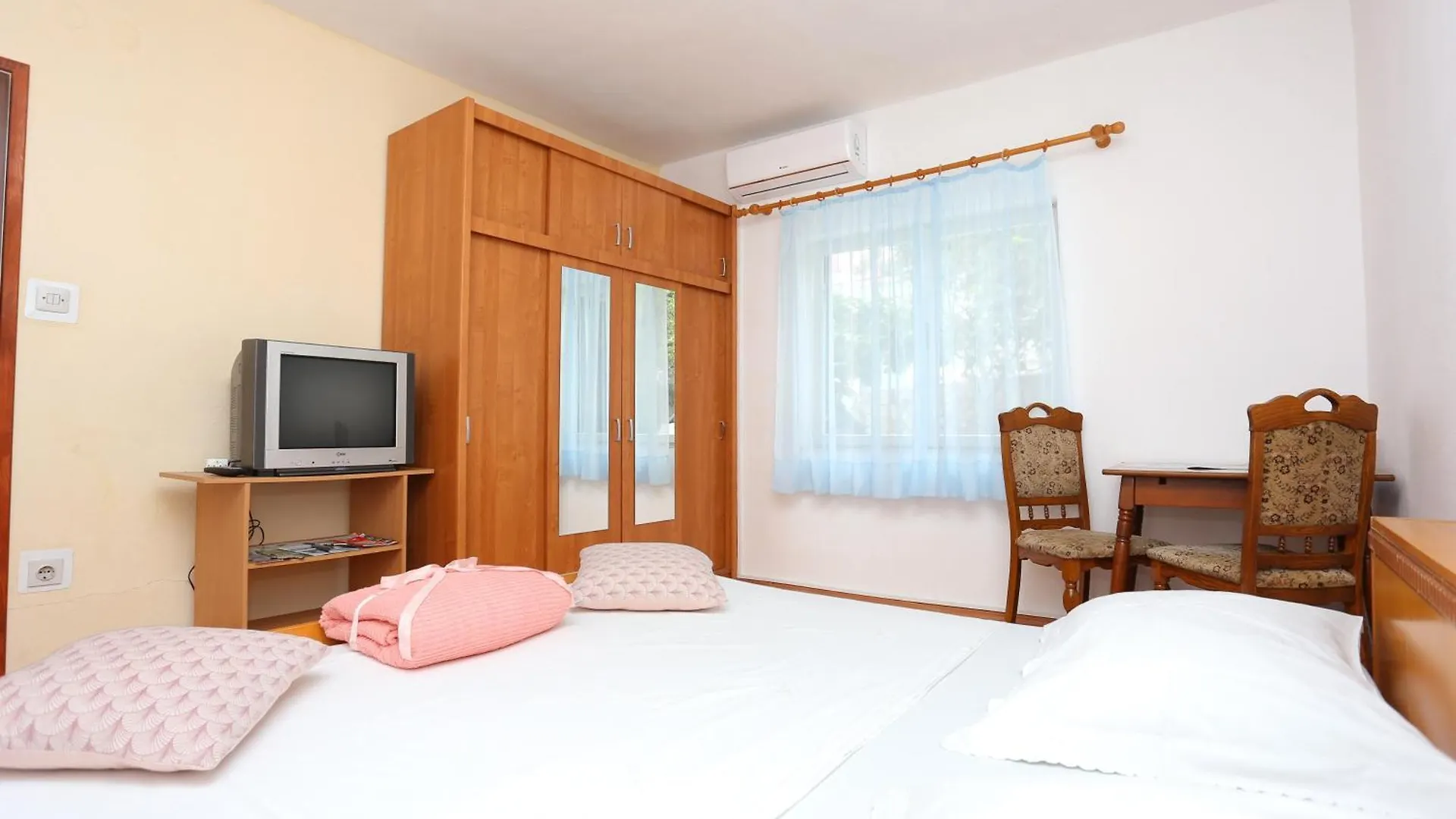 Rooms With A Parking Space Split - 17766 Hırvatistan